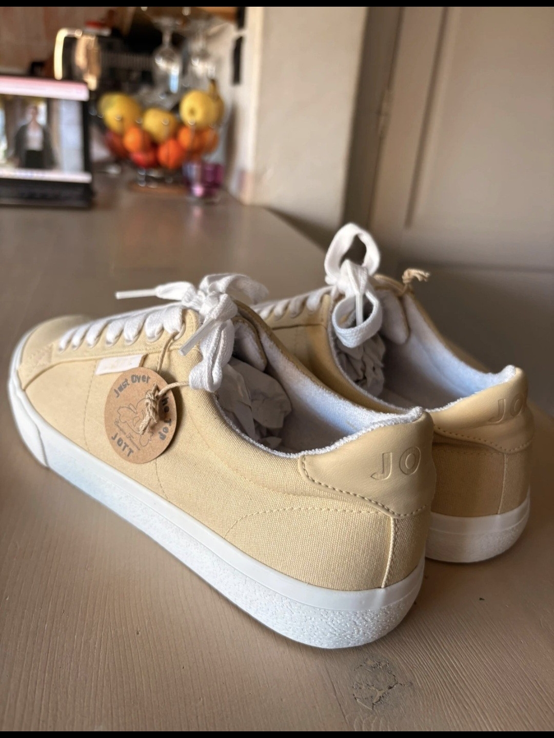 Casual Low-Top Canvas Sneakers In Light Beige — image 4 of 6